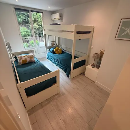 Modern With Private Parking *